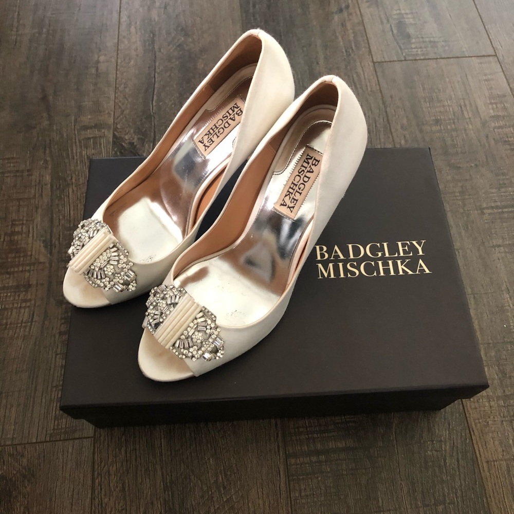 Badgley Mischka: Davida - size 6